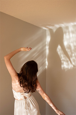 woman silhouette on wall